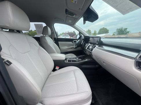 Used 2023 Kia Sorento EX AWD/4WD image 9