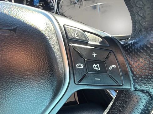 Used 2014 Mercedes-Benz E 350 Sedan image 18