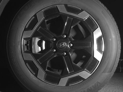 Used 2025 Hyundai Santa Fe SEL FWD image 15