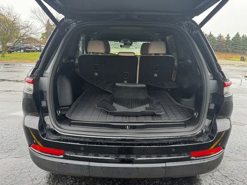 Certified 2025 Jeep Grand Cherokee Limited w/ Black Appearance Package image 17