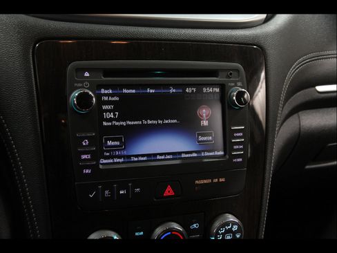 Used 2015 Chevrolet Traverse LT w/ Style and Technology Package image 11