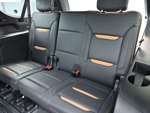 Used 2023 GMC Yukon XL AT4 w/ AT4 Premium Plus Package AWD/4WD image 34