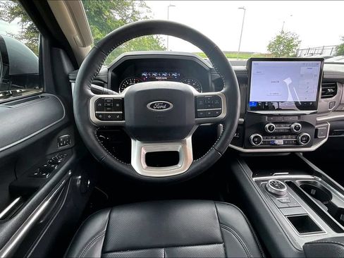 Used 2024 Ford Expedition XLT RWD image 6