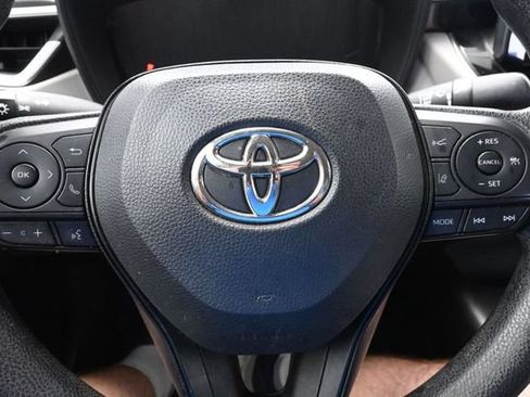 Used 2022 Toyota Corolla LE FWD image 35