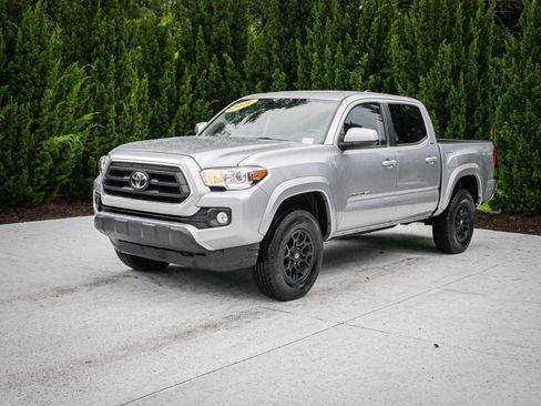 Used 2021 Toyota Tacoma SR5 RWD image 5