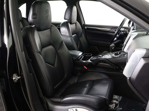 Used 2017 Porsche Cayenne AWD/4WD image 32
