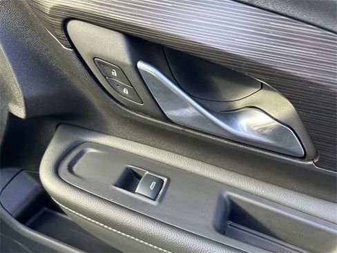 Used 2024 GMC Terrain SLT image 23