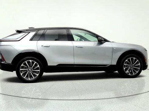 Used 2026 Cadillac Lyriq Sport AWD/4WD image 4