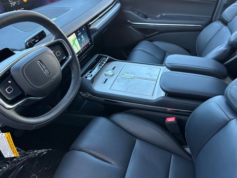 New 2025 Lincoln Navigator Reserve w/ Jet Appearance Package image 9