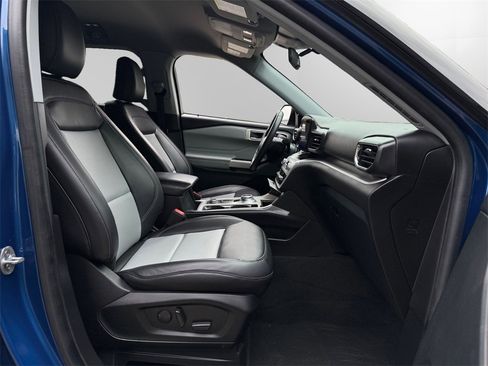 Certified 2022 Ford Explorer XLT w/ Equipment Group 202A image 15