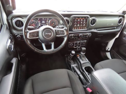 Used 2023 Jeep Wrangler Unlimited Sahara w/ Cold Weather Group AWD/4WD image 4