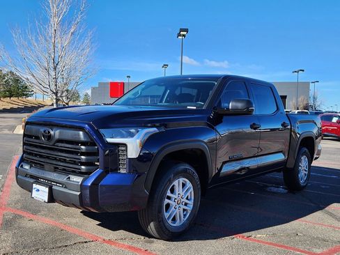 Used 2022 Toyota Tundra SR5 w/ SR5 Convenience Package image 1