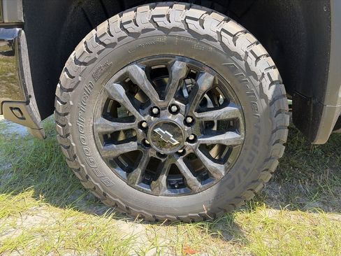 New 2026 Chevrolet Silverado 2500 LTZ w/ LTZ Plus Package AWD/4WD image 9