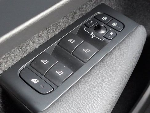 Used 2024 Volvo XC40 Recharge Plus w/ Protection Package Premier RWD image 24