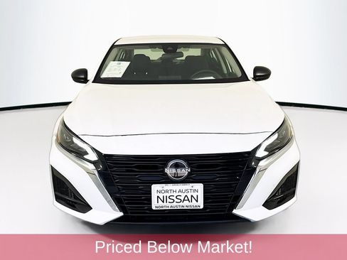 Used 2025 Nissan Altima 2.5 SV FWD image 2