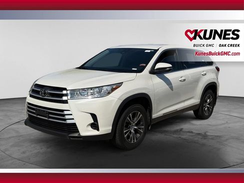Used 2019 Toyota Highlander LE FWD image 5