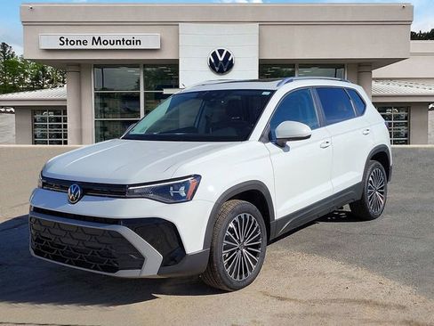 New 2026 Volkswagen Taos SE FWD image 1