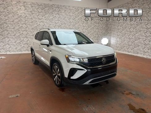 Used 2024 Volkswagen Taos SE FWD image 1