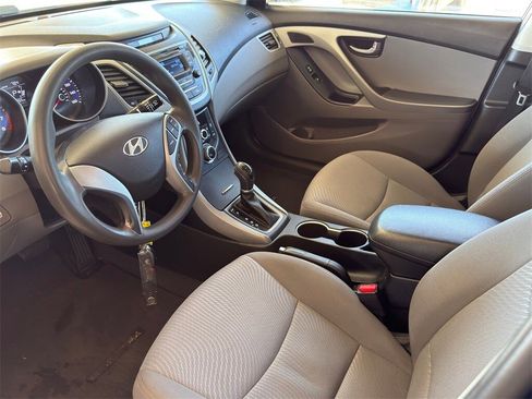 Used 2015 Hyundai Elantra SE image 9