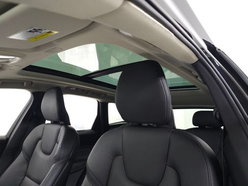 Certified 2025 Volvo XC60 B5 Plus AWD/4WD image 18
