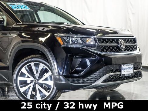 Used 2022 Volkswagen Taos SE image 3