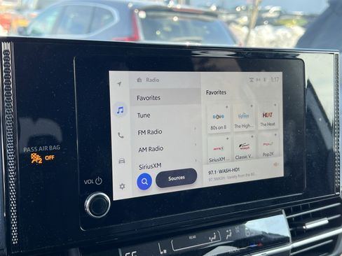 Used 2025 Toyota Sienna LE image 15