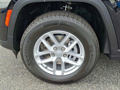 New 2025 Jeep Grand Cherokee Laredo X image 18