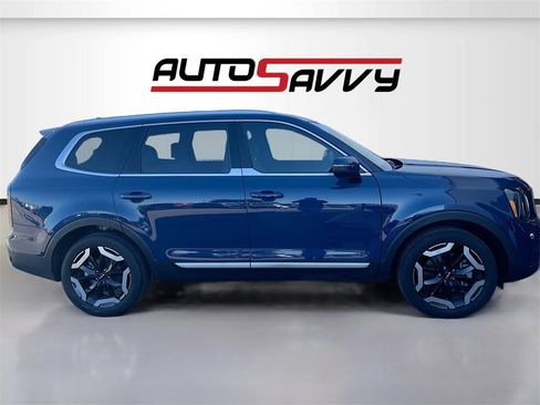 Used 2023 Kia Telluride EX w/ EX Captain's Chair Package image 8