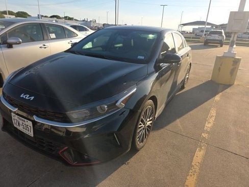 Used 2023 Kia Forte GT-Line w/ GT-Line Premium Package FWD image 3