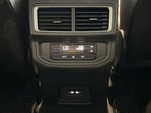 Used 2024 Volkswagen Atlas SE FWD image 27