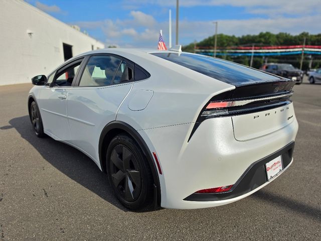 Used 2024 Toyota Prius Prime FWD image 5