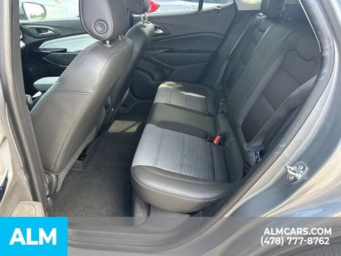 Used 2025 Chevrolet Trax LT w/ LT Convenience Package FWD image 23