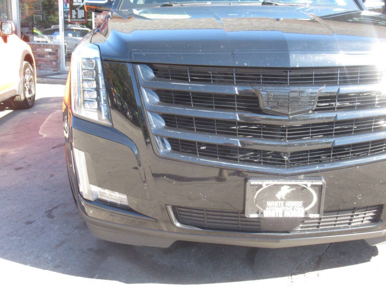 Used 2020 Cadillac Escalade Premium Luxury w/ Escalade Sport Edition AWD/4WD image 3
