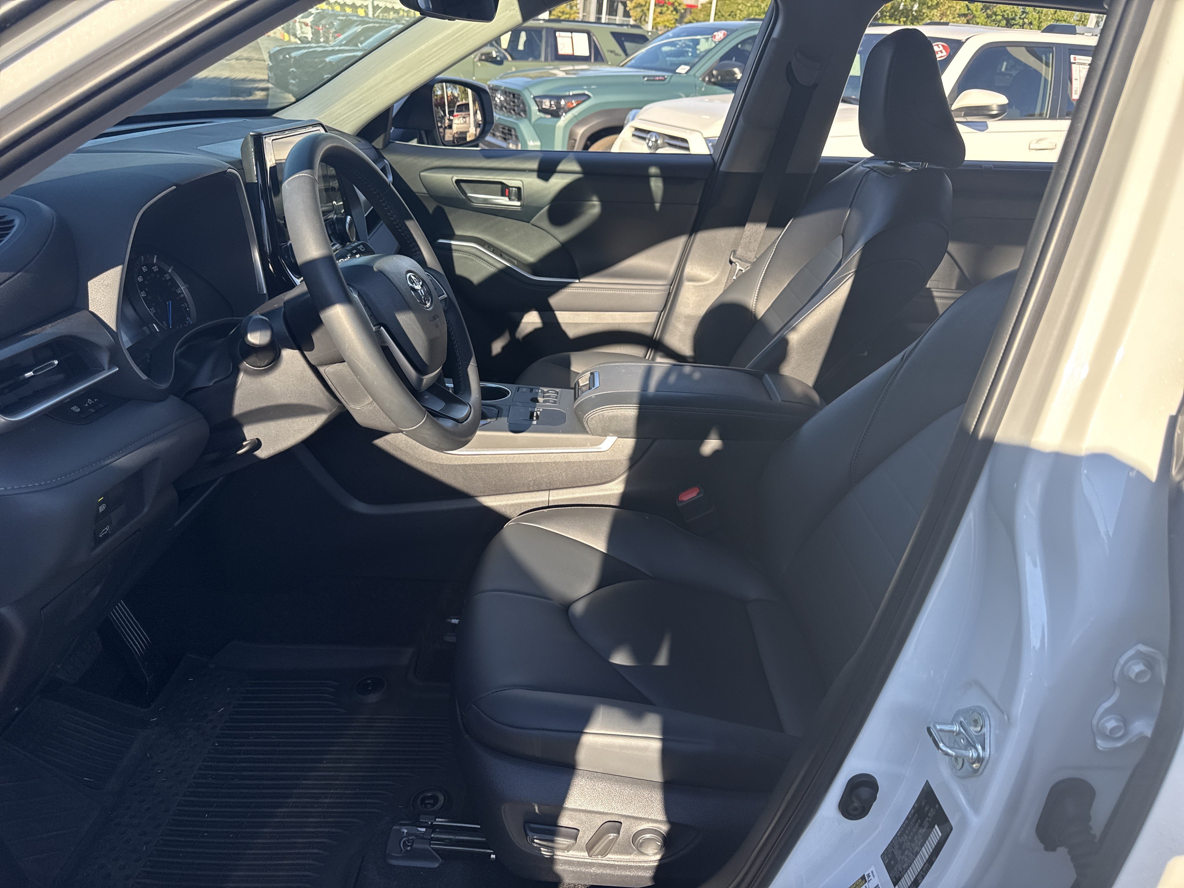 Used 2026 Toyota Highlander XLE AWD/4WD image 16