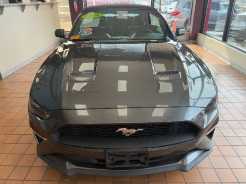 Used 2018 Ford Mustang Premium image 5