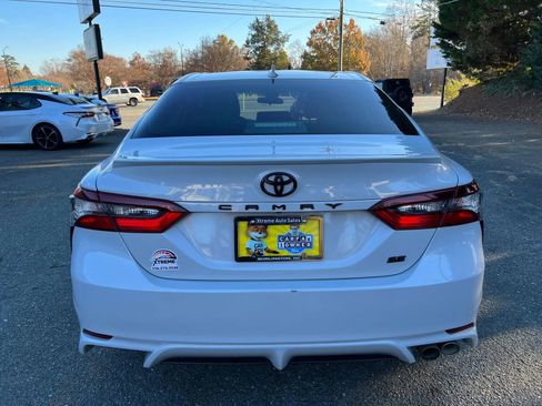 Used 2023 Toyota Camry SE image 5
