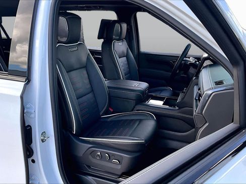 Used 2026 GMC Yukon XL AT4 Ultimate AWD/4WD image 9