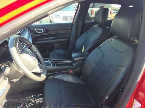 Used 2023 Jeep Compass Limited image 15