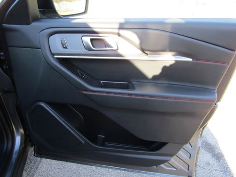 Certified 2025 Ford Explorer ST-Line w/ Premium Package image 18