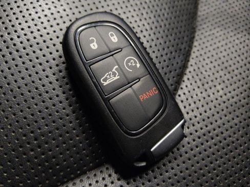 Used 2019 Jeep Cherokee Limited FWD image 32