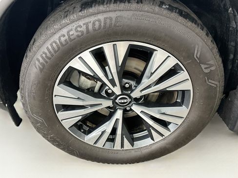 Used 2023 Nissan Rogue SV AWD/4WD image 11