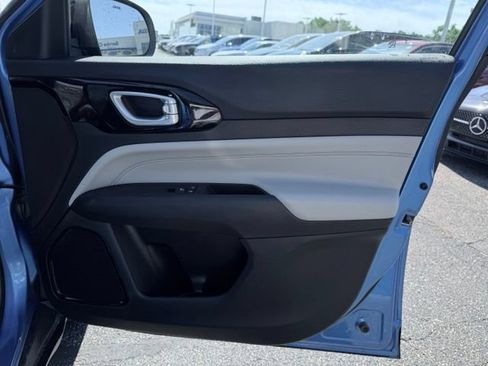Certified 2022 Jeep Compass Limited AWD/4WD image 14