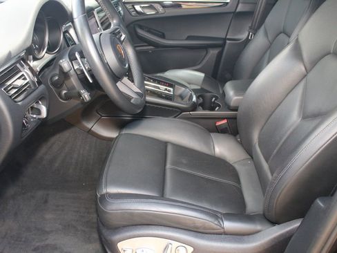 Used 2022 Porsche Macan AWD/4WD image 22