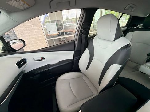 Used 2016 Toyota Prius Three Touring FWD image 20
