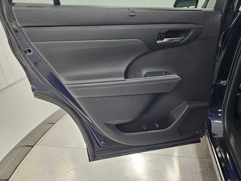 Used 2022 Toyota Highlander XLE image 37
