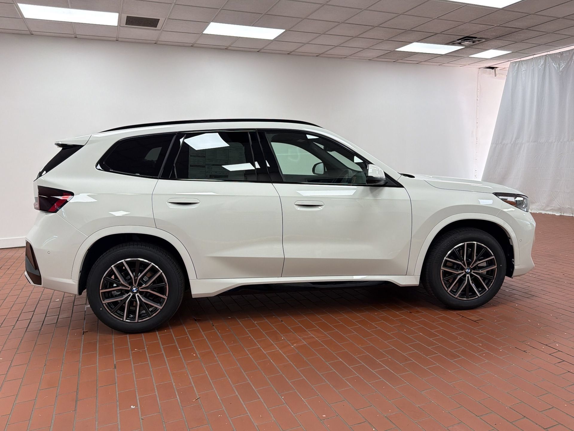 Used 2026 BMW X1 xDrive28i w/ Technology Package AWD/4WD image 30