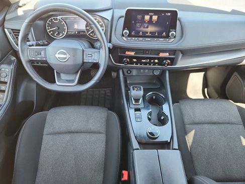 Used 2025 Nissan Rogue SV image 10