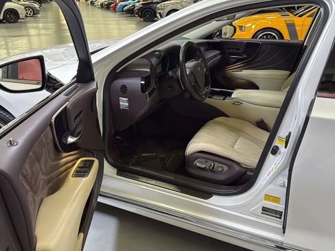 Used 2019 Lexus LS 500 F Sport image 11