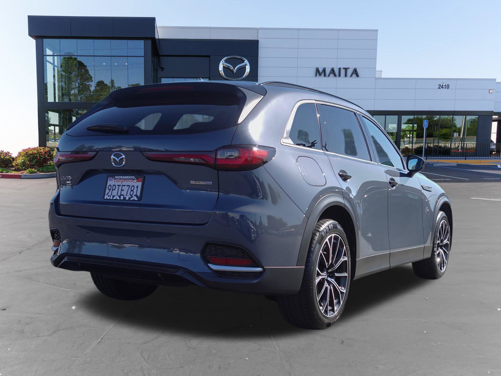 Certified 2025 MAZDA CX-70 Plug-In Hybrid w/ Premium Pkg AWD/4WD image 4