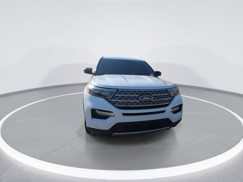 Used 2023 Ford Explorer Limited w/ Equipment Group 301A RWD image 3